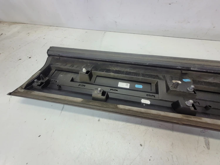 LISTWA DOLNA DRZWI PRAWY PRZÓD AUDI Q7 4M 4M0853960B LZ7S