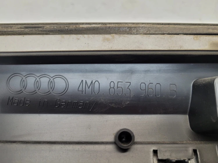 LISTWA DOLNA DRZWI PRAWY PRZÓD AUDI Q7 4M 4M0853960B LZ7S