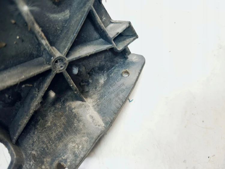 ŚLIZG MOCOWANIE ZDERZAKA PRAWY TYŁ AUDI A4 B6 8E0807454