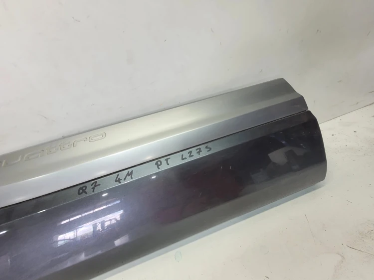 LISTWA DOLNA DRZWI PRAWY TYŁ AUDI Q7 4M 4M0853970B LZ7S