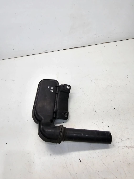 WLEW PŁYNU DO SPRYSKIWACZY AUDI Q5 8R 8R0955452A
