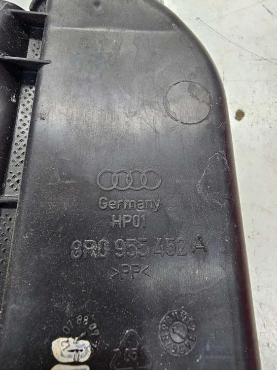 WLEW PŁYNU DO SPRYSKIWACZY AUDI Q5 8R 8R0955452A