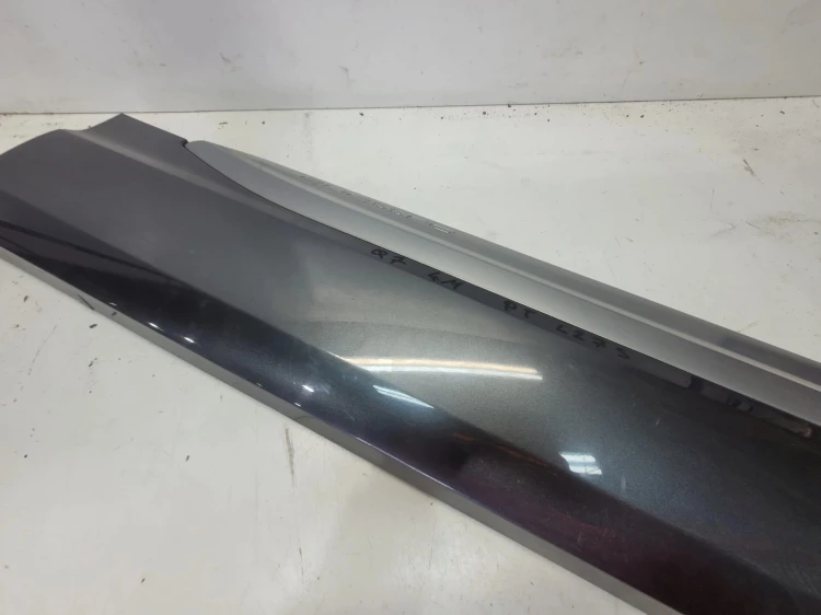 LISTWA DOLNA DRZWI PRAWY TYŁ AUDI Q7 4M 4M0853970B LZ7S