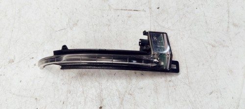 KIERUNKOWSKAZ LUSTERA PRAWY AUDI A4 B8 8K0949102