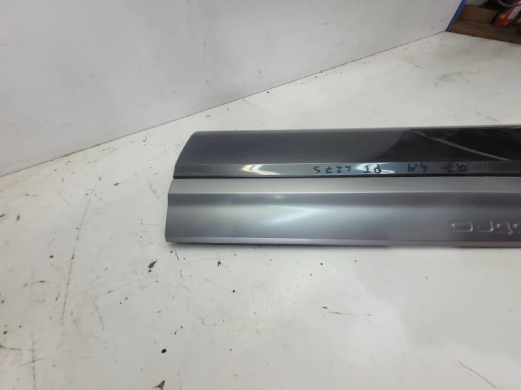 LISTWA DOLNA DRZWI PRAWY TYŁ AUDI Q7 4M 4M0853970B LZ7S