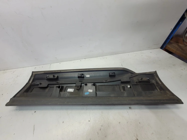 LISTWA DOLNA DRZWI PRAWY TYŁ AUDI Q7 4M 4M0853970B LZ7S