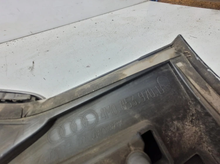 LISTWA DOLNA DRZWI PRAWY TYŁ AUDI Q7 4M 4M0853970B LZ7S