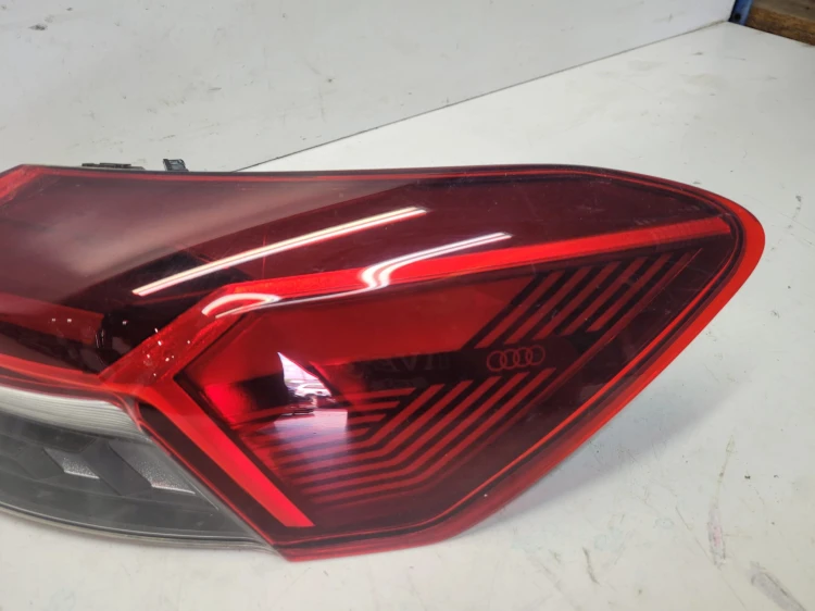 LAMPA PRAWY TYŁ LED HIGH EDITION AUDI Q4 E-TRON SPORTBACK 89A945092