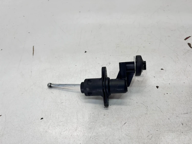 POMPKA POMPA SPRZĘGŁA AUDI A4 B6 B7 8E2721401AC