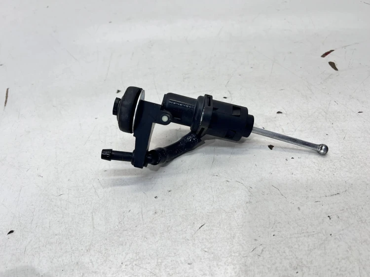 POMPKA POMPA SPRZĘGŁA AUDI A4 B6 B7 8E2721401AC
