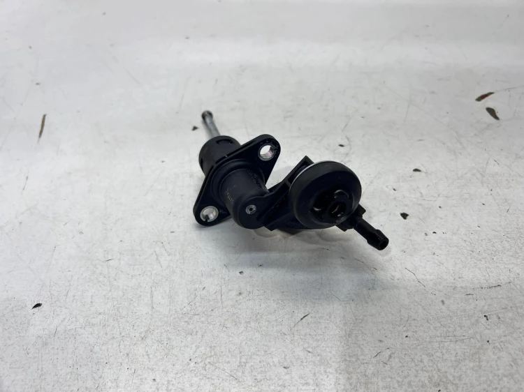 POMPKA POMPA SPRZĘGŁA AUDI A4 B6 B7 8E2721401AC