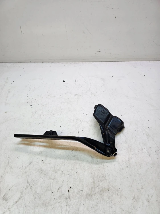 ZAWIAS MASKI LEWY AUDI Q5 8R 8R0823301A