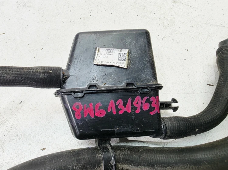 WLEW PŁYNU ŚRODKA REDUKUJĄCEGO AUDI A5 8W SPORTBACK 8W6131963A