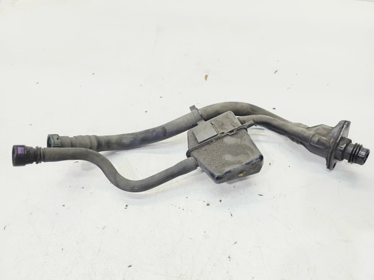 WLEW PŁYNU ŚRODKA REDUKUJĄCEGO AUDI A5 8W SPORTBACK 8W6131963A