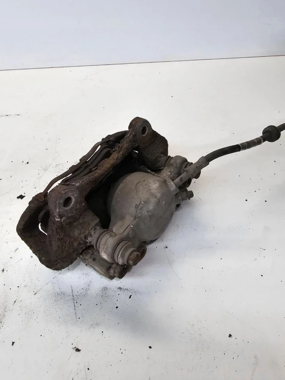 ZACISK HAMULCOWY PRAWY PRZÓD AUDI A4 A5 8K0106B