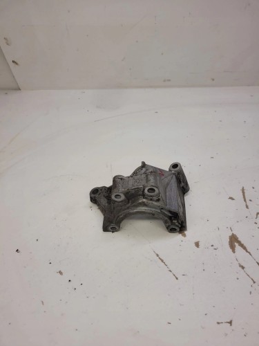 ŁAPA POMPY WSPOMAGANIA AUDI A4 A5 A6 Q7 06E145393B