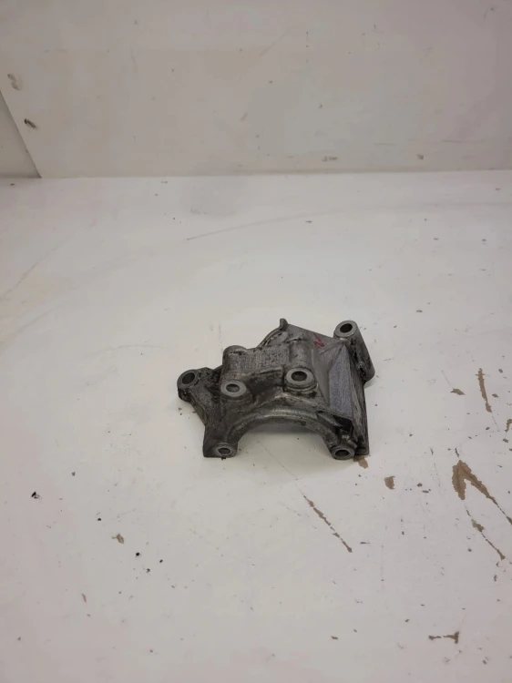 ŁAPA POMPY WSPOMAGANIA AUDI A4 A5 A6 Q7 06E145393B