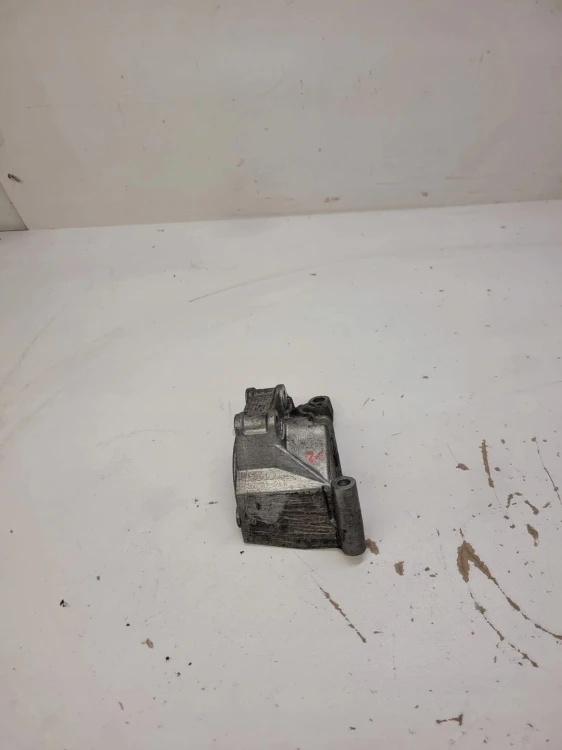 ŁAPA POMPY WSPOMAGANIA AUDI A4 A5 A6 Q7 06E145393B