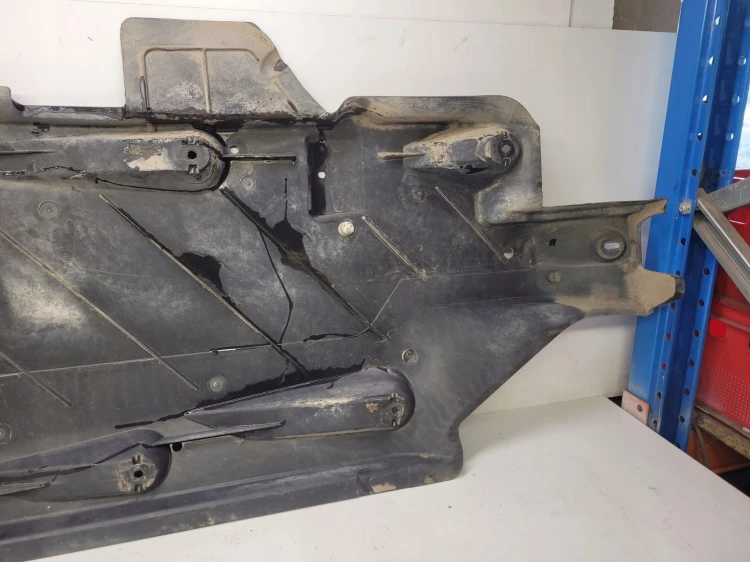 OSŁONA PŁYTA PODWOZIA PRAWA AUDI A1 VW 6R0825202