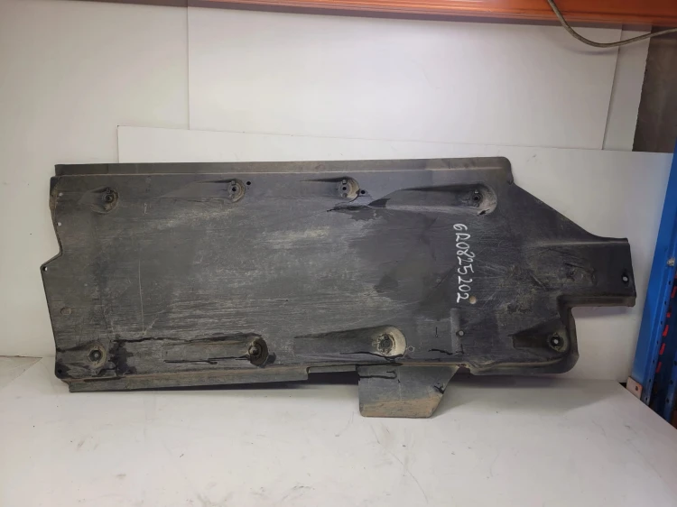 OSŁONA PŁYTA PODWOZIA PRAWA AUDI A1 VW 6R0825202