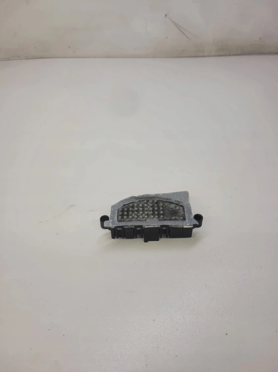 REZYSTOR OPORNIK DMUCHAWY AUDI A4 A5 Q5 8T0820521