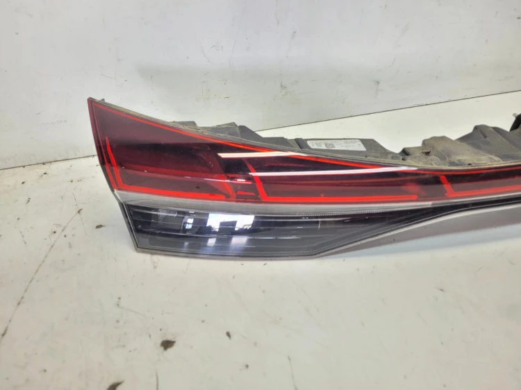 LAMPA TYLNA LED Z KLAPY HIGH EDITION AUDI Q4 E-TRON SPORTBACK 89A945095B