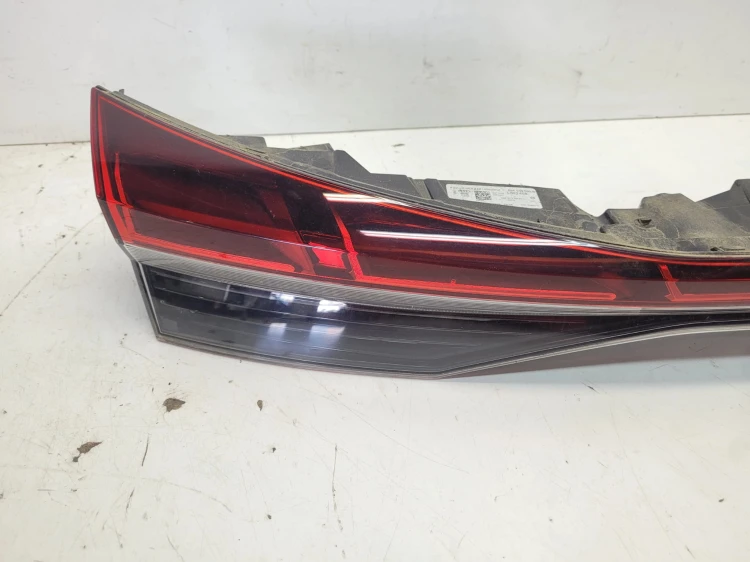 LAMPA TYLNA LED Z KLAPY HIGH EDITION AUDI Q4 E-TRON SPORTBACK 89A945095B