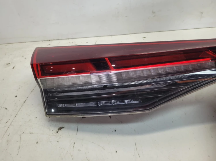 LAMPA TYLNA LED Z KLAPY HIGH EDITION AUDI Q4 E-TRON SPORTBACK 89A945095B
