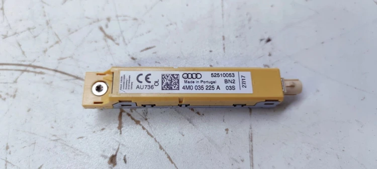 WZMACNIACZ ANTENOWY AUDI Q7 4M 4M0035225A