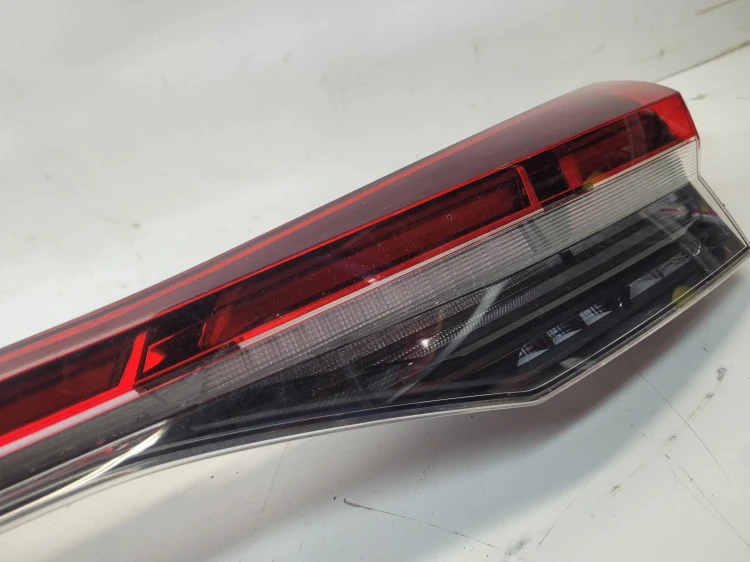 LAMPA TYLNA LED Z KLAPY HIGH EDITION AUDI Q4 E-TRON SPORTBACK 89A945095B