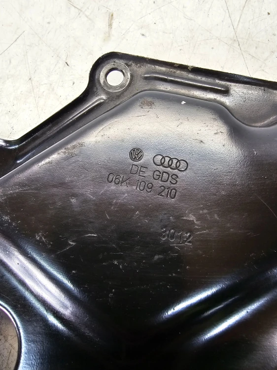 OBUDOWA ROZRZĄDU AUDI A4 A5 Q5 VW 1.8 TFSI 06K109210