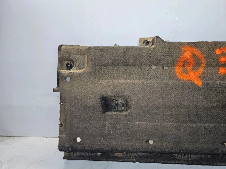 OSŁONA PODWOZIA ŚRODKOWA LEWA DUŻA AUDI Q3 8U 8U0825207