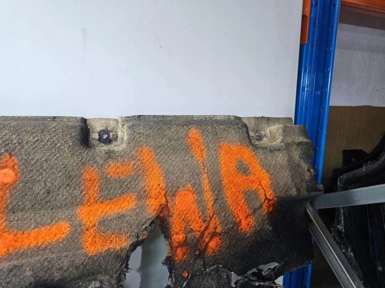 OSŁONA PODWOZIA ŚRODKOWA LEWA DUŻA AUDI Q3 8U 8U0825207
