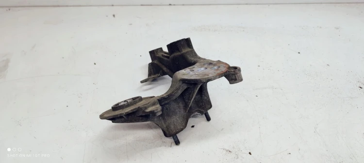 ŁAPA PODUSZKI SILNIKA LEWA AUDI A6 C6 4F0199351AA