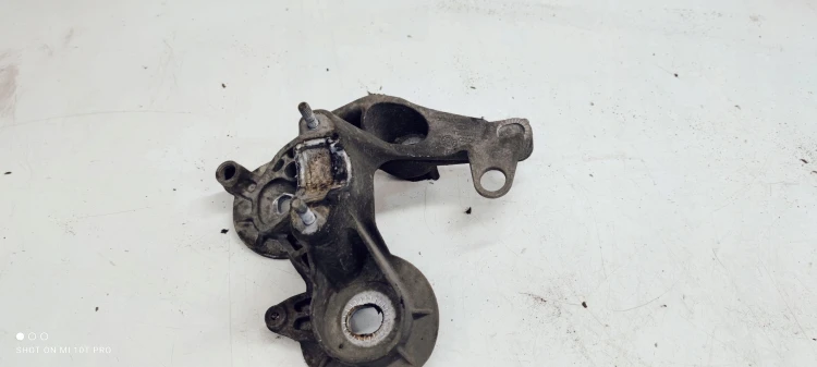 ŁAPA PODUSZKI SILNIKA LEWA AUDI A6 C6 4F0199351AA