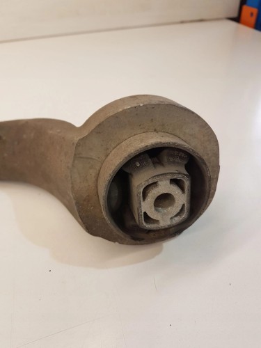 WAHACZ LEWY PRZÓD AUDI A4 B8 A5 Q5 A6 8K0407695E MAŁY