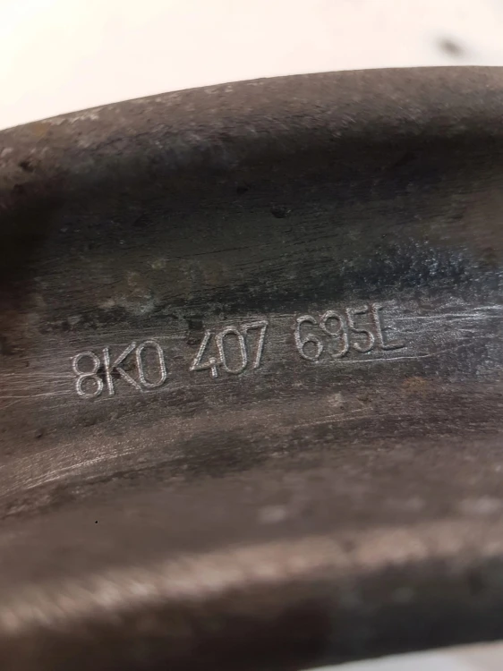 WAHACZ LEWY PRZÓD AUDI A4 B8 A5 Q5 A6 8K0407695E MAŁY