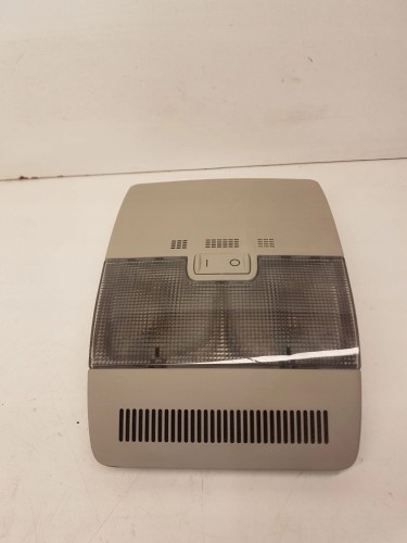LAMPKA PODSUFITKI AUDI A3 8P 8P0947135D