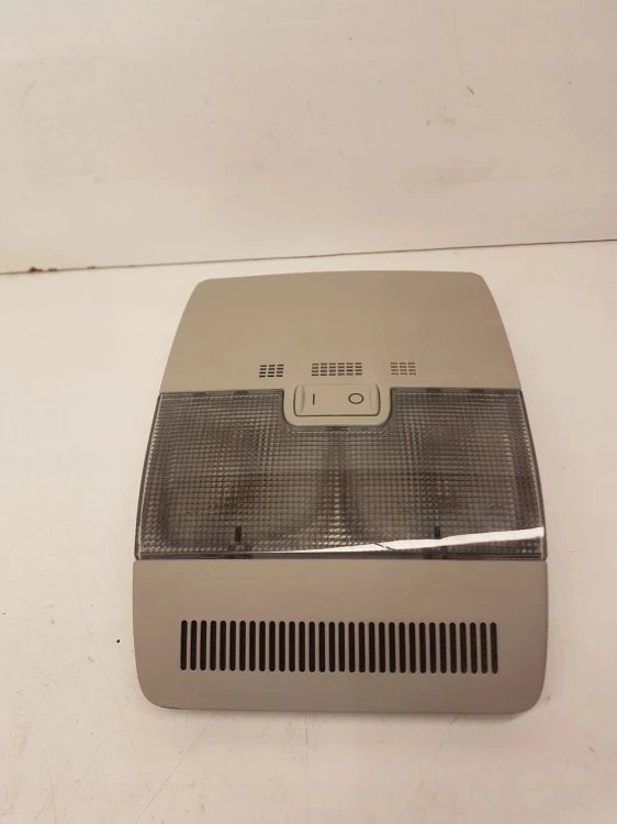 LAMPKA PODSUFITKI AUDI A3 8P 8P0947135D