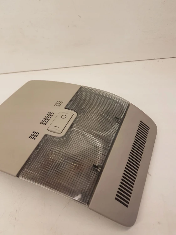 LAMPKA PODSUFITKI AUDI A3 8P 8P0947135D