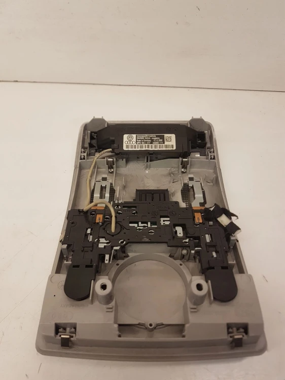 LAMPKA PODSUFITKI AUDI A3 8P 8P0947135D