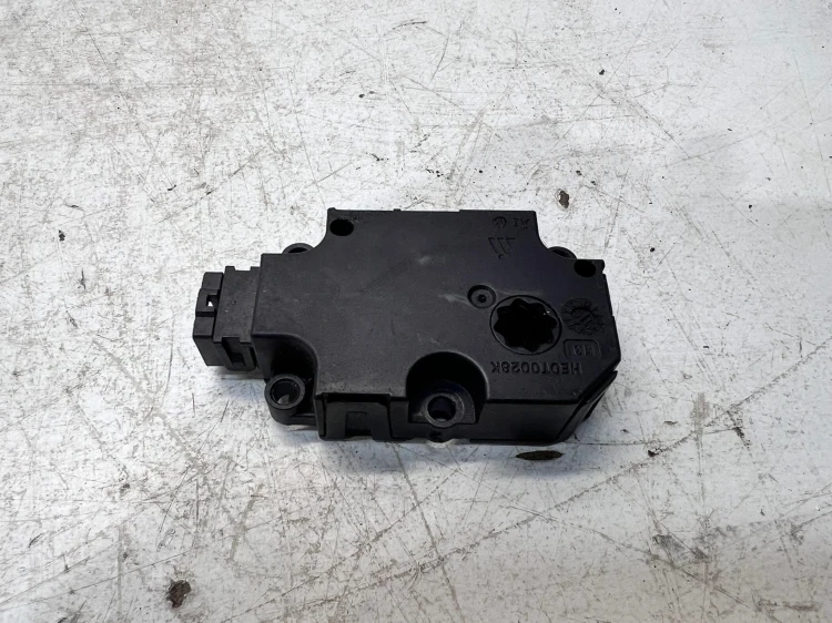 SILNICZEK NAGRZEWNICY AUDI A4 B9 A5 8W K11188A01