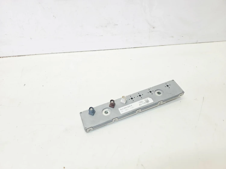 WZMACNIACZ ANTENOWY AUDI Q7 4L 4L0035225K