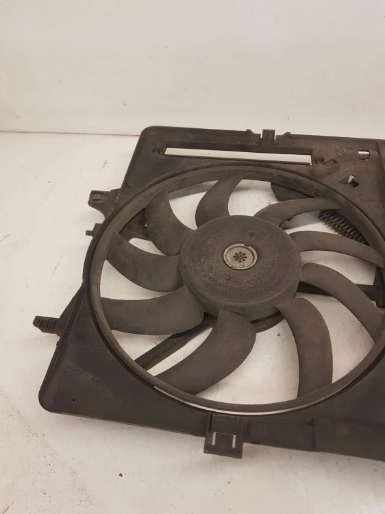 WENTYLATORY +OBUDOWA AUDI Q5 A4 A5 LIFT 8K0121003P