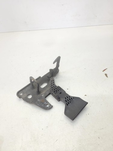 ZAMEK MASKI RYGIEL AUDI A4 B7 8E0823480E