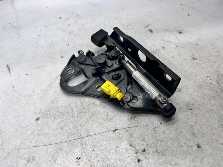 ZAWIAS MASKI LEWY AUDI Q7 4M 4M0823301B