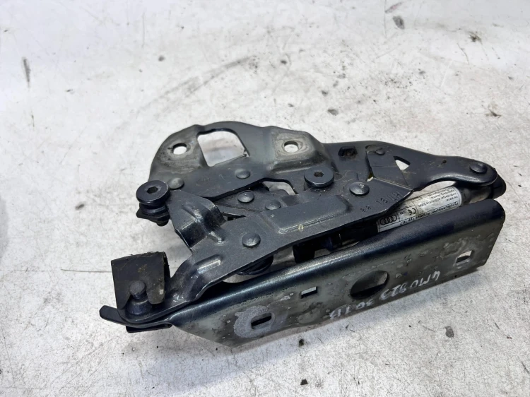ZAWIAS MASKI LEWY AUDI Q7 4M 4M0823301B