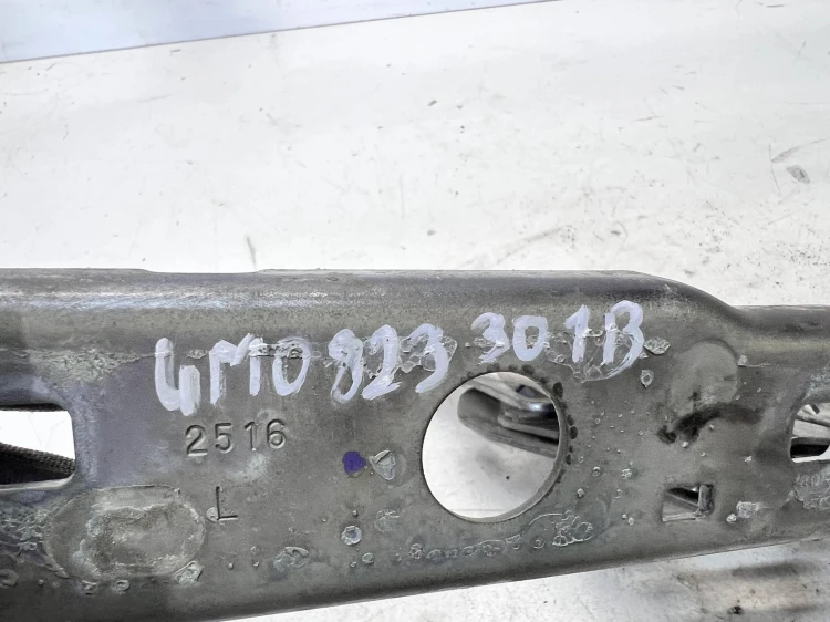 ZAWIAS MASKI LEWY AUDI Q7 4M 4M0823301B