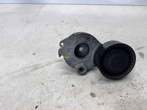 NAPINACZ PASKA KLINOWEGO AUDI Q7 4M 3.0 TDI 059903133AE