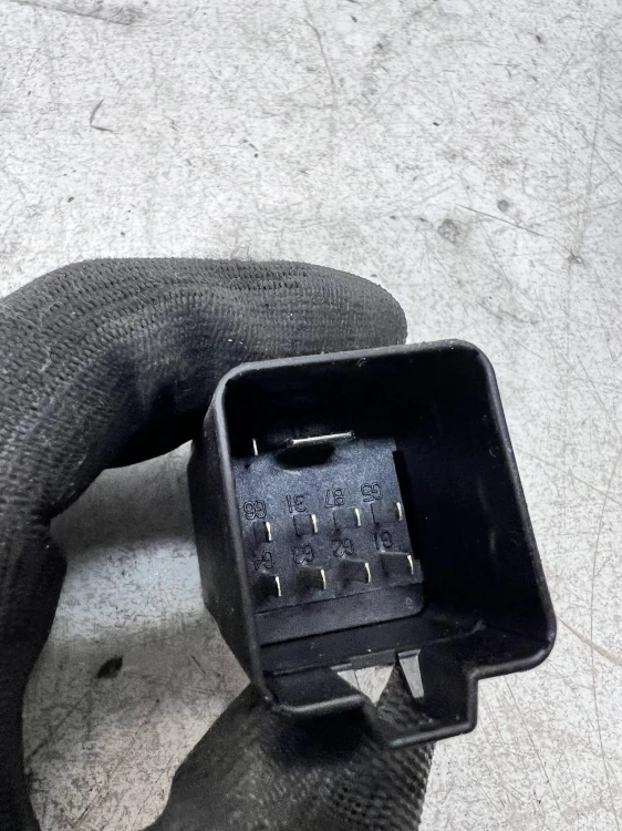PRZEKAŹNIK ŚWIEC ŻAROWYCH AUDI VW SEAT 4M0907282A